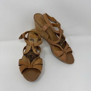 Clark’s Womens Tan‎ Strappy Wedge Shoes Buckle Fastening Size 9.5 Embellished